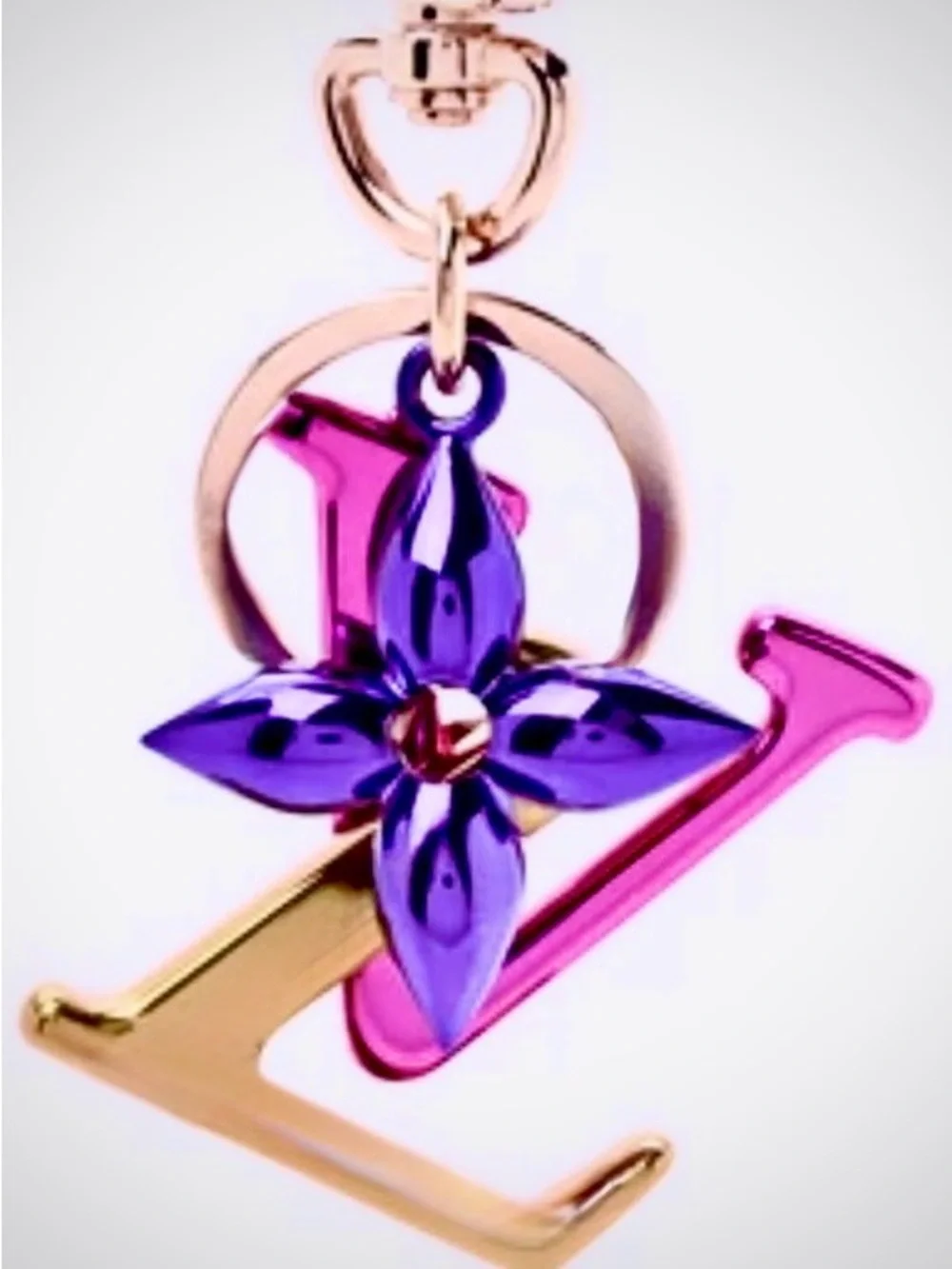 ✨🦄💜👜  🆕 LV Metal Bag Charm Keychain  🔑👛💜✨